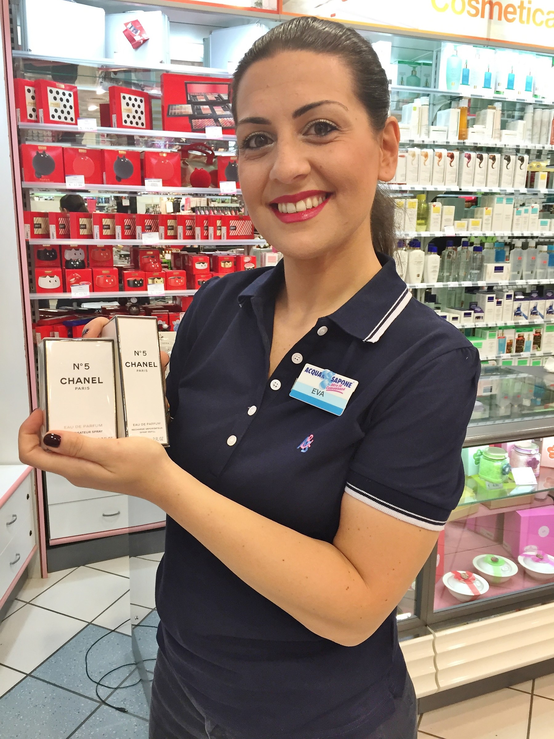 Lady with Chanel Number Five.