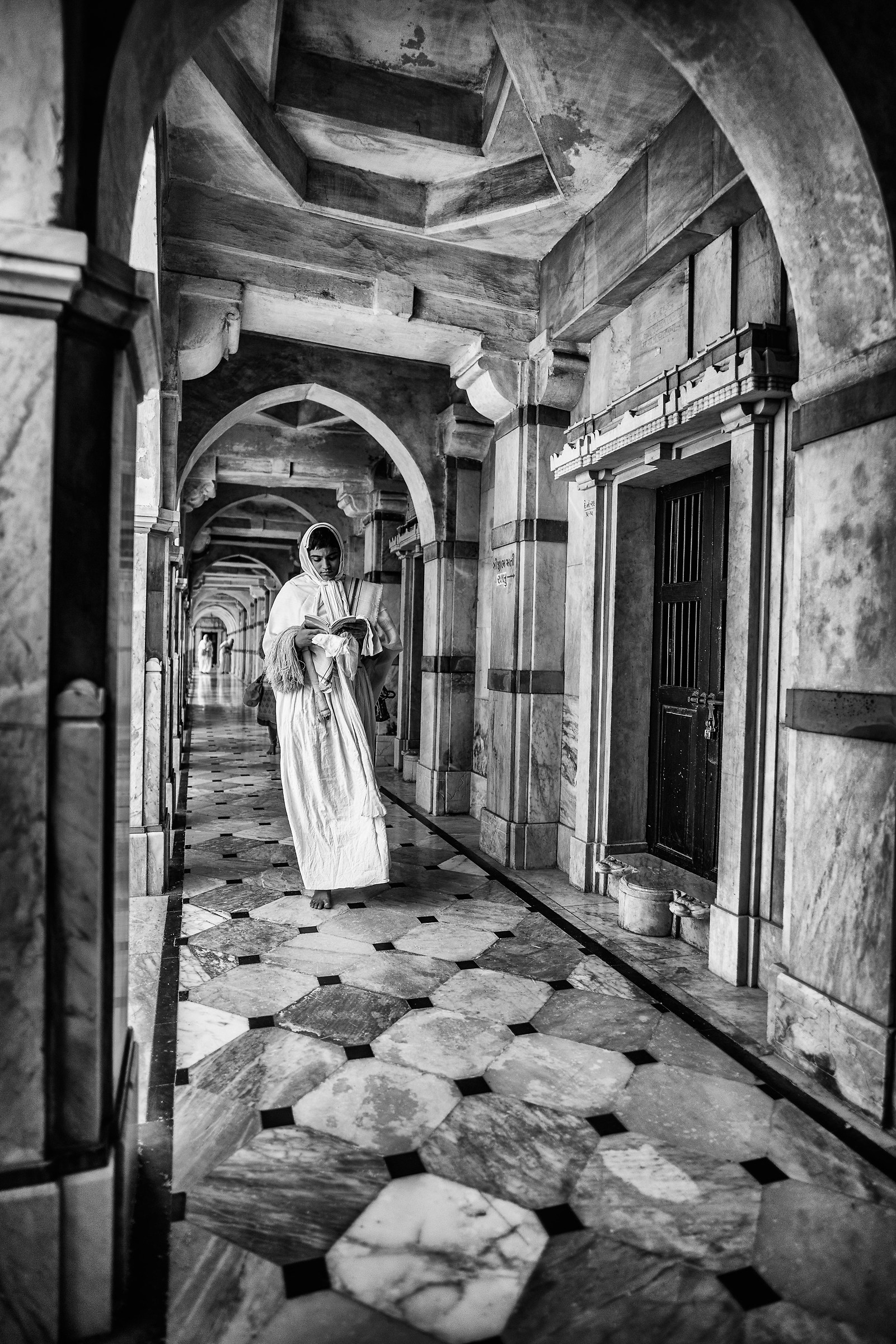 Jain nun in the Gods Palitana City
