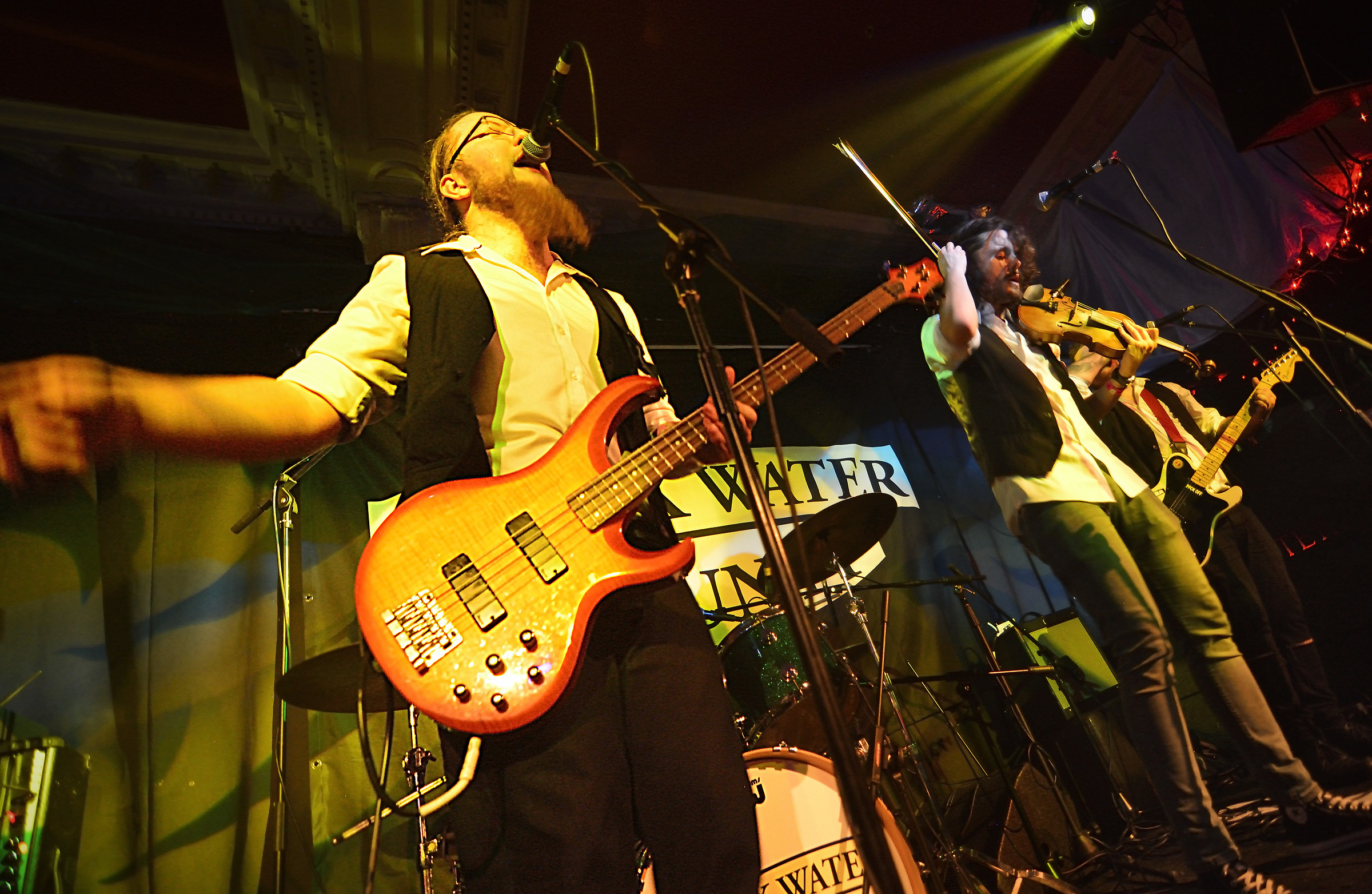 Folk Punk band, live in action!