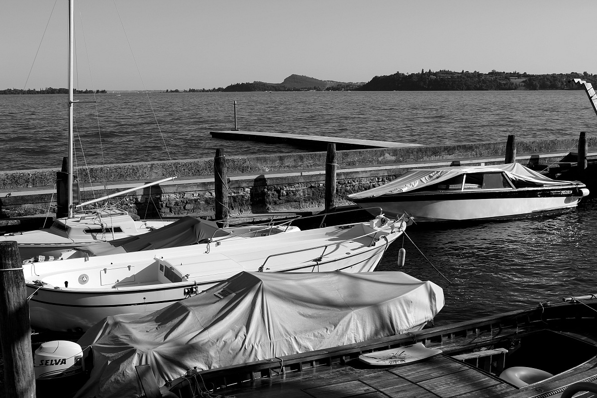 Barche in riva al lago