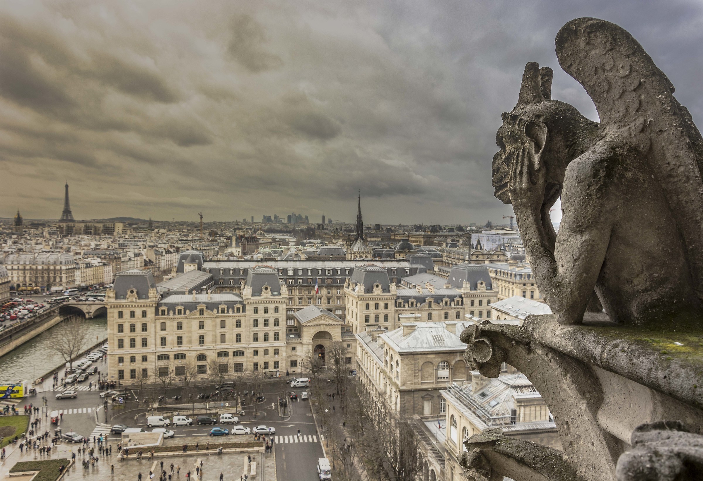 Gargoyle aspetta la notte..