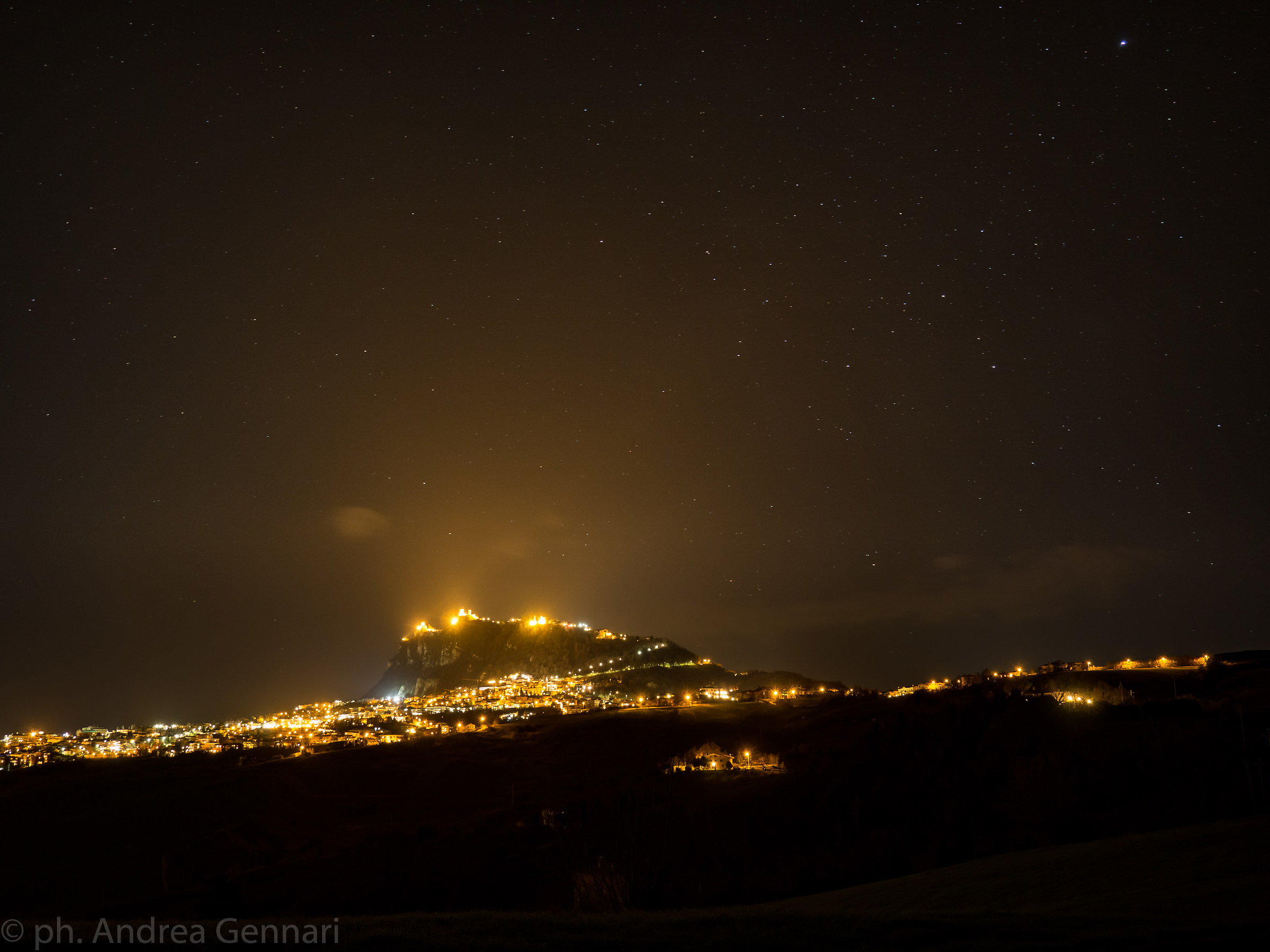 San Marino in notturna