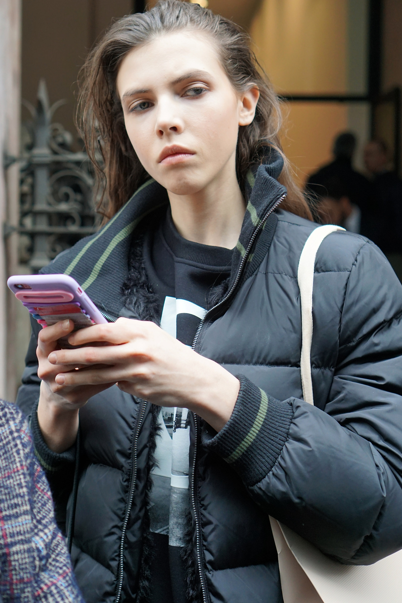 Modella "ma dici a me?"