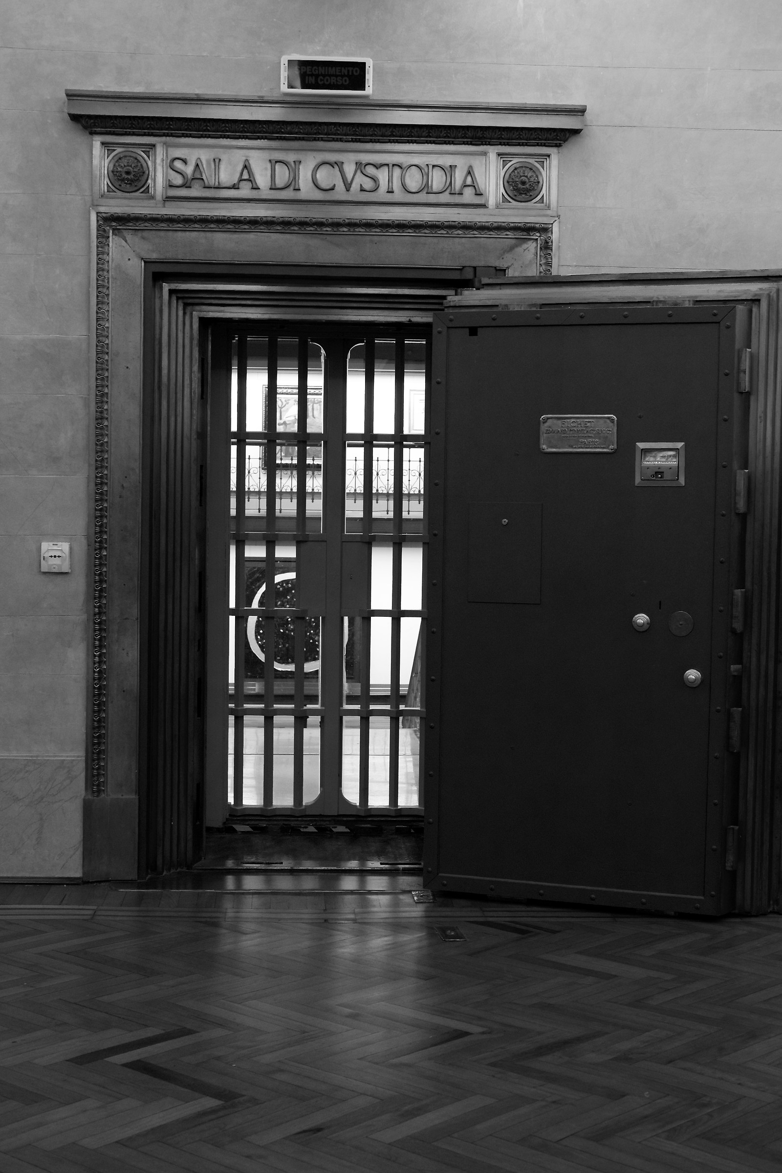 Caveau Galleries Italy