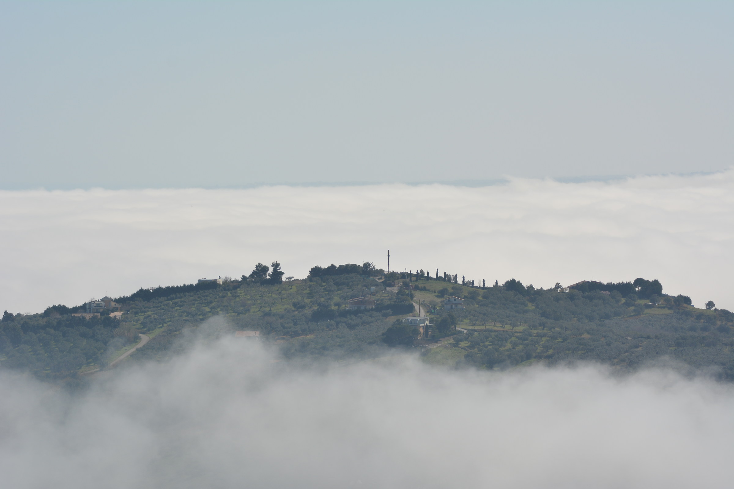 La nebbia agli irti colli sale