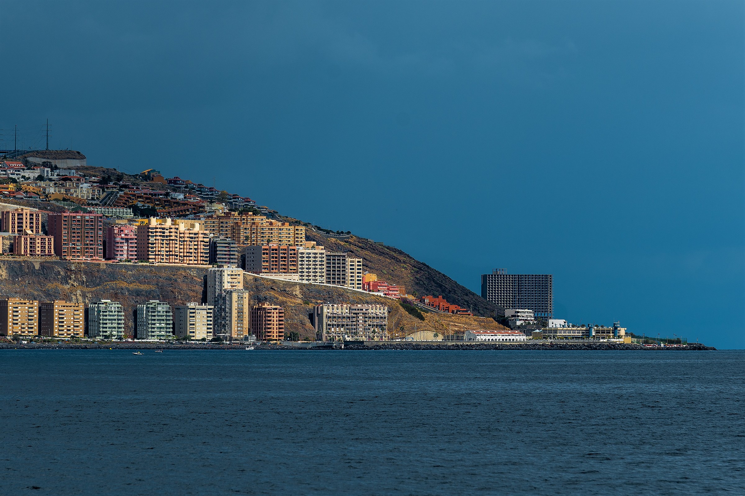 io ci penserei un attimo...............................