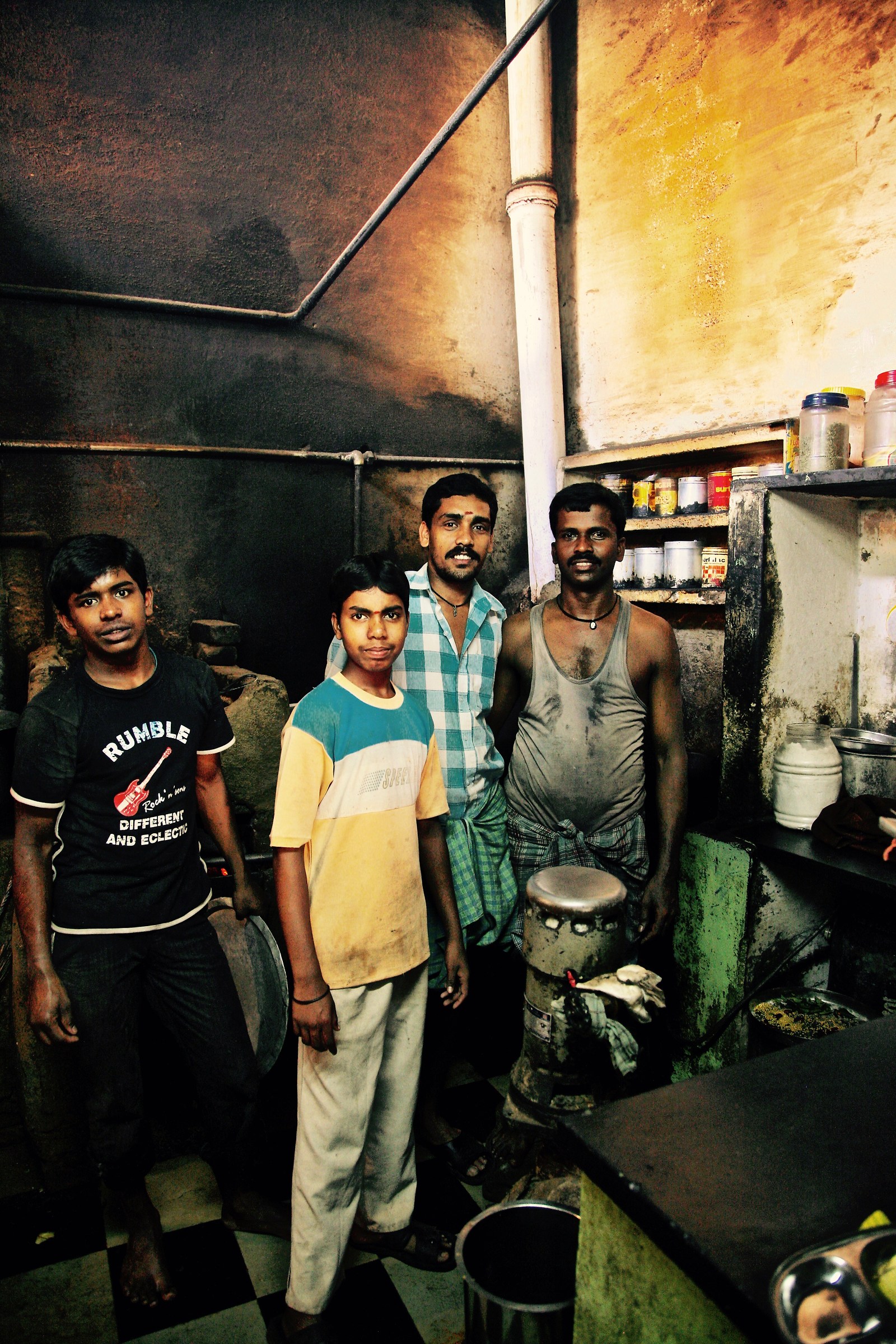 India, Slum, the restaurant staff