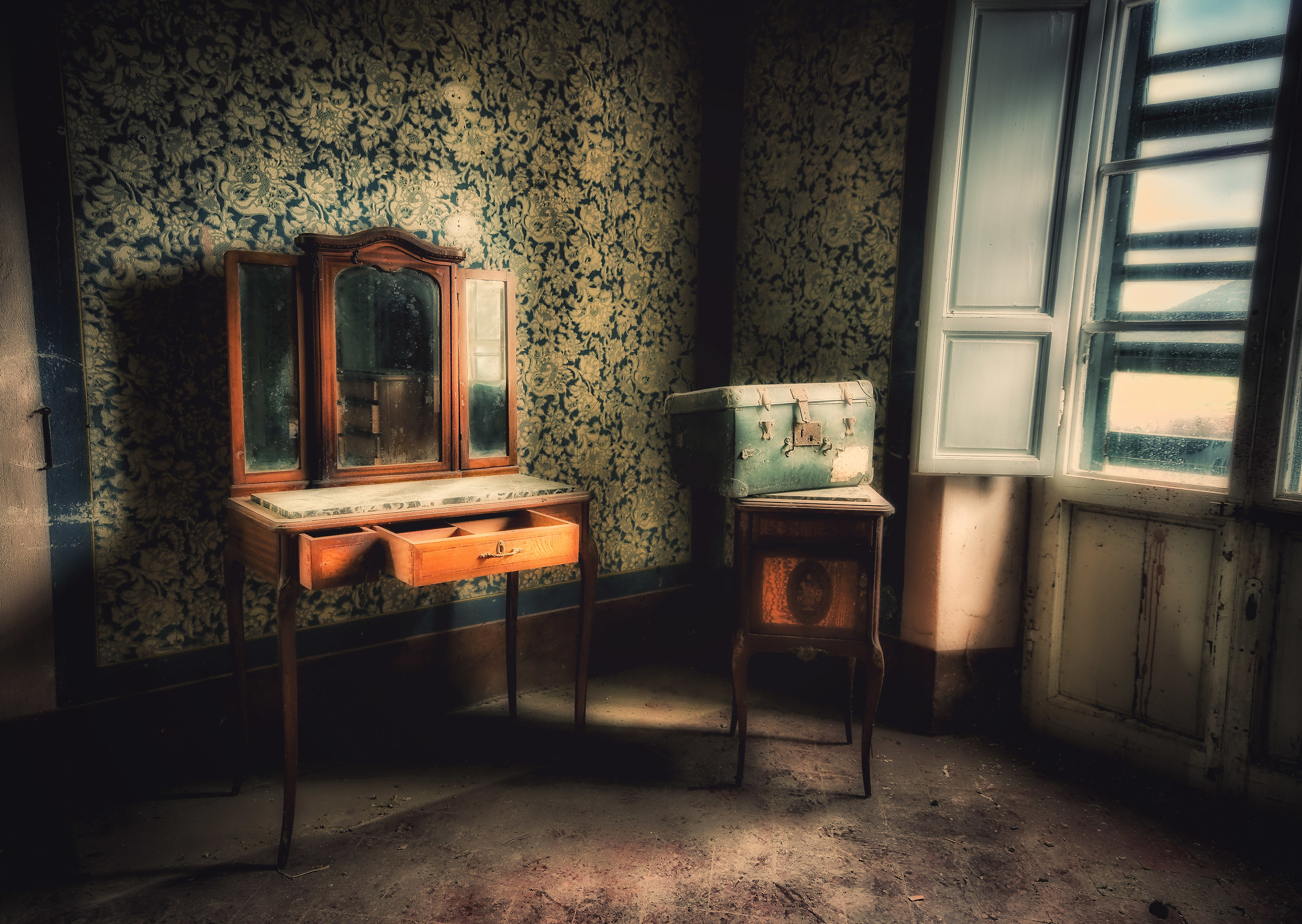 Enchanted villa crime writer ....