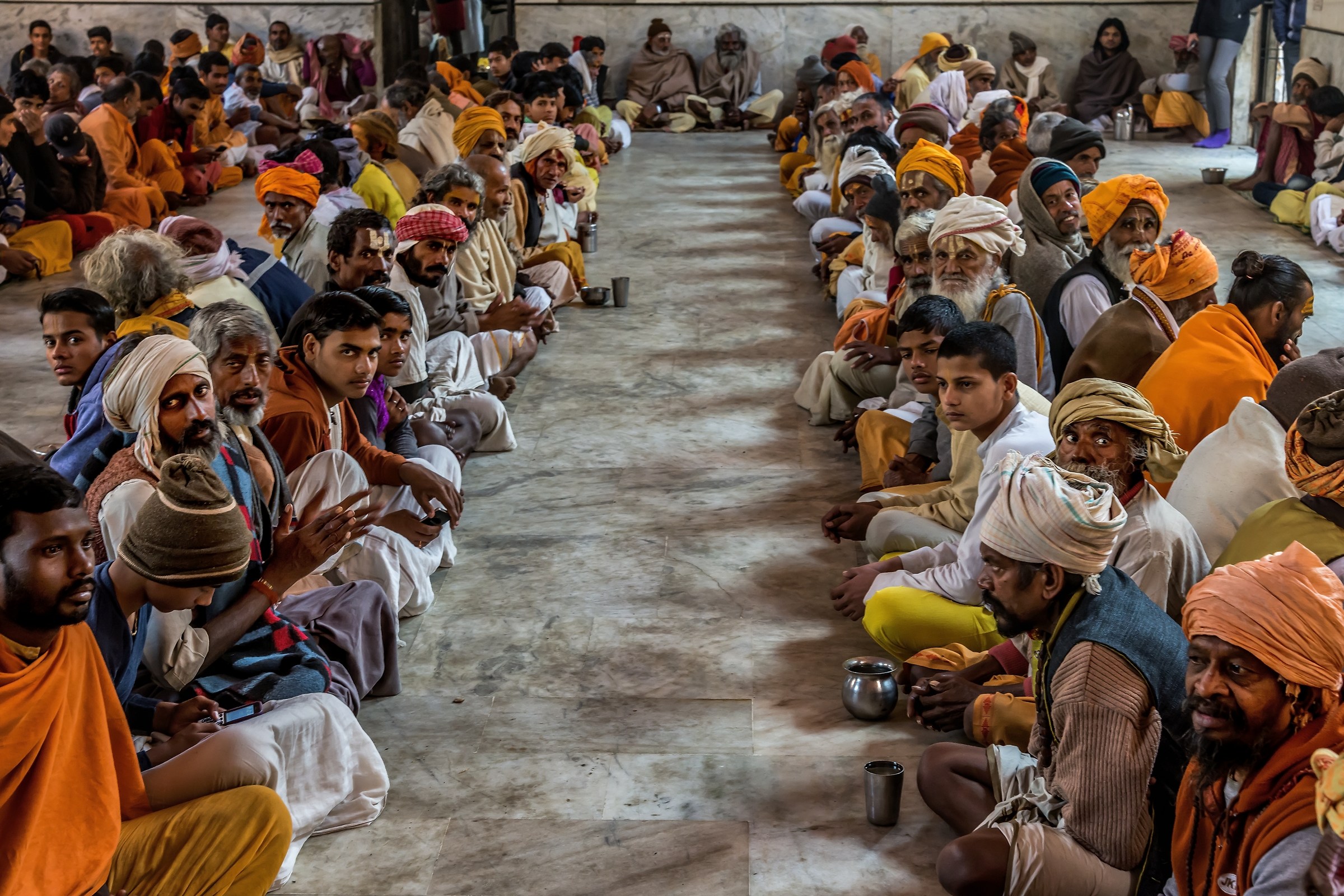 Uttar Pradesh - Vrindavan,la grande mensa dei santoni