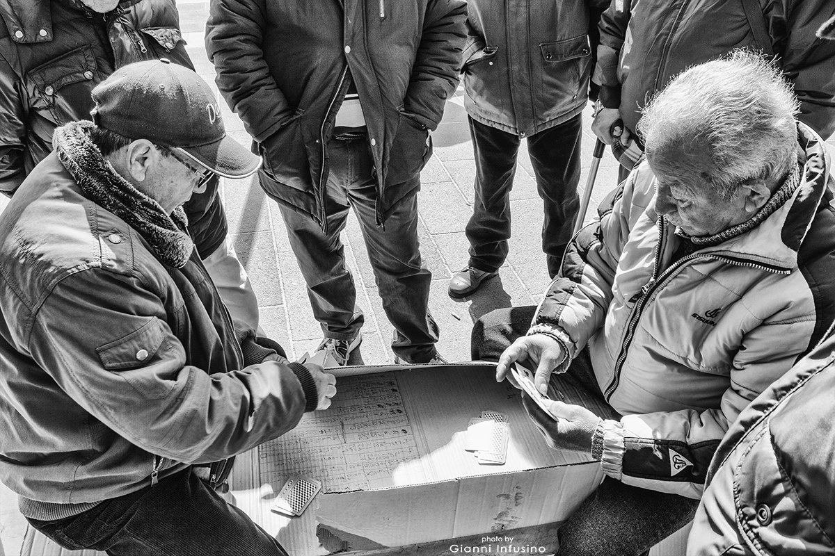 Tressette con cartone paravento