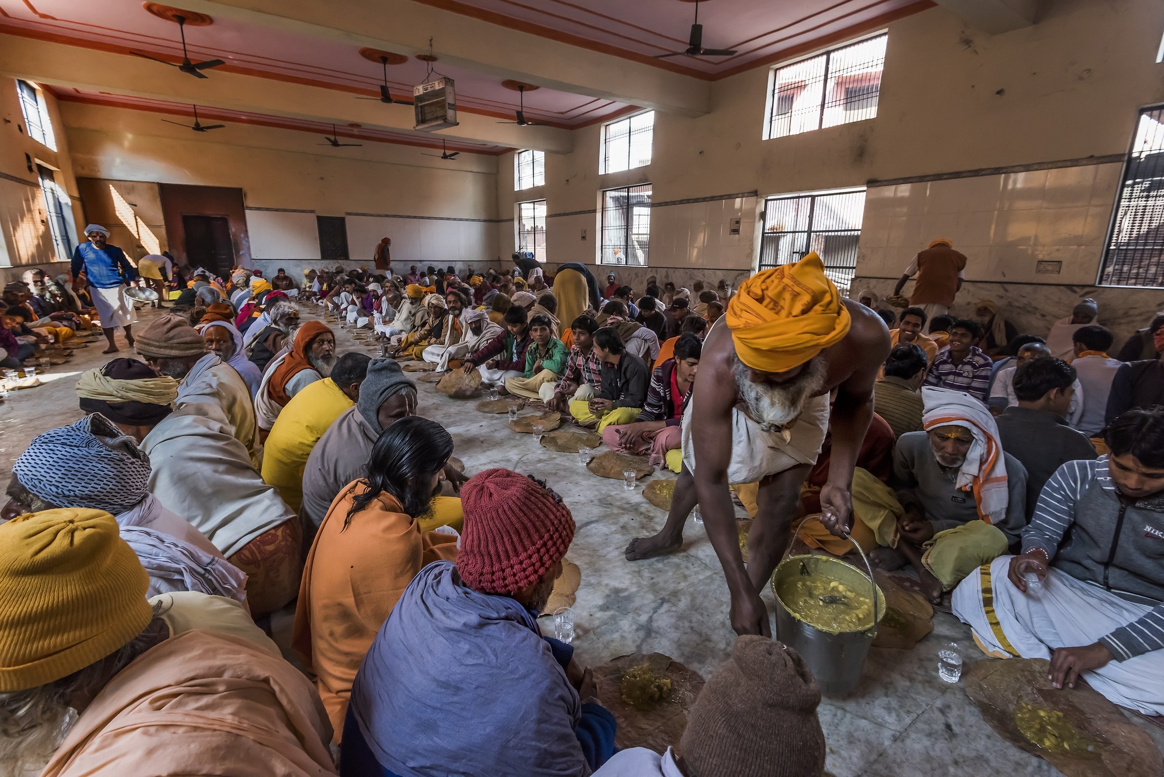 Uttar Pradesh 2017 - Nella grande mensa a Vrindavan
