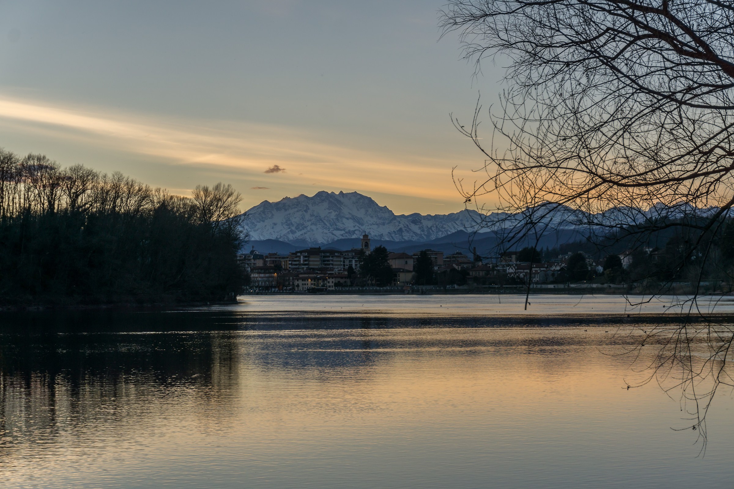 Friday, March 10, 2017, 18:27.