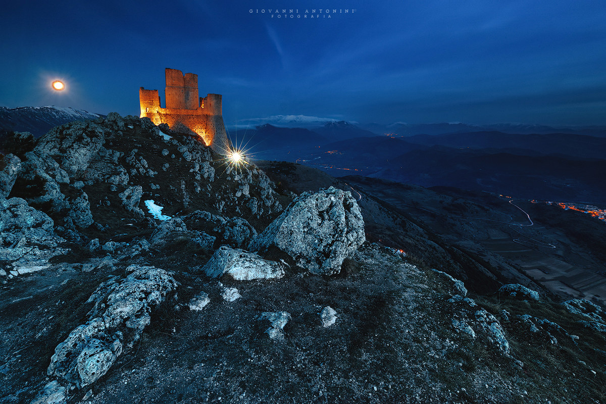 Rocca Calascio in blu