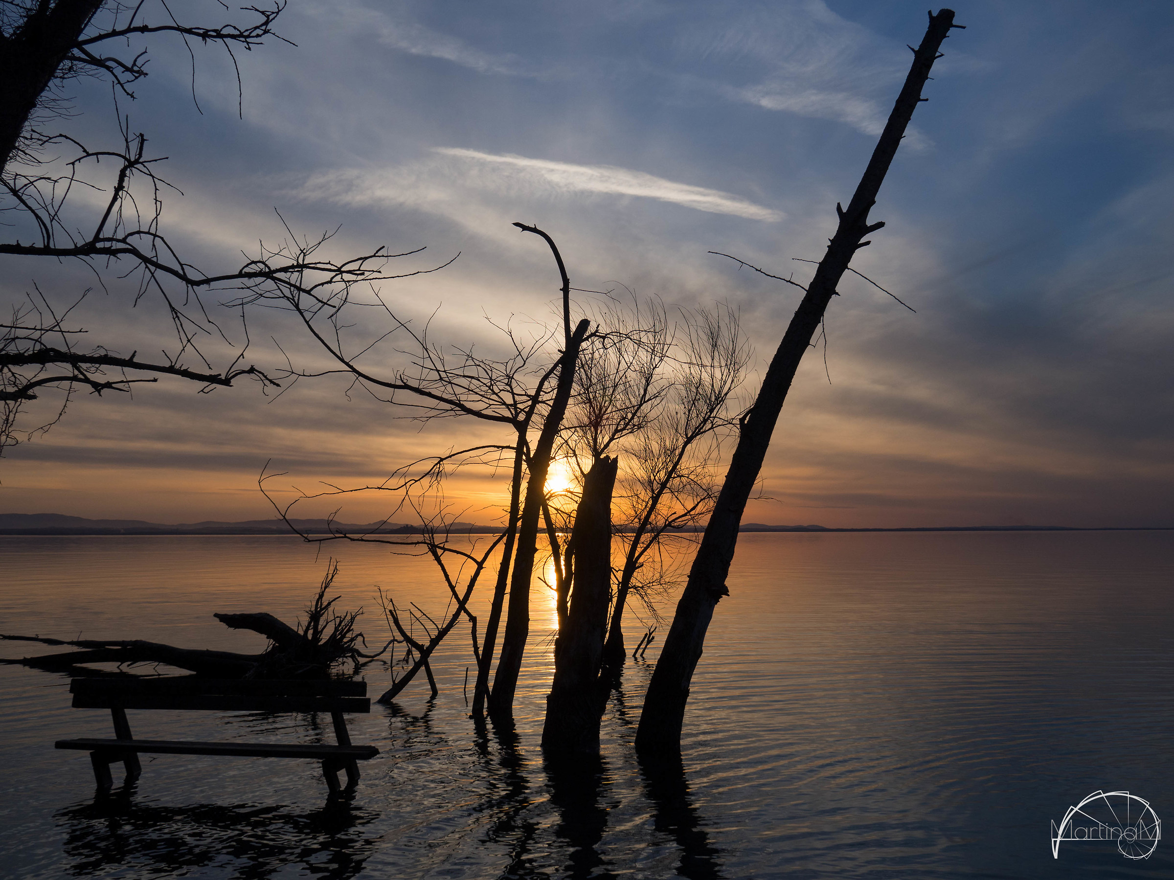 Tramonto sul lago Trasimeno