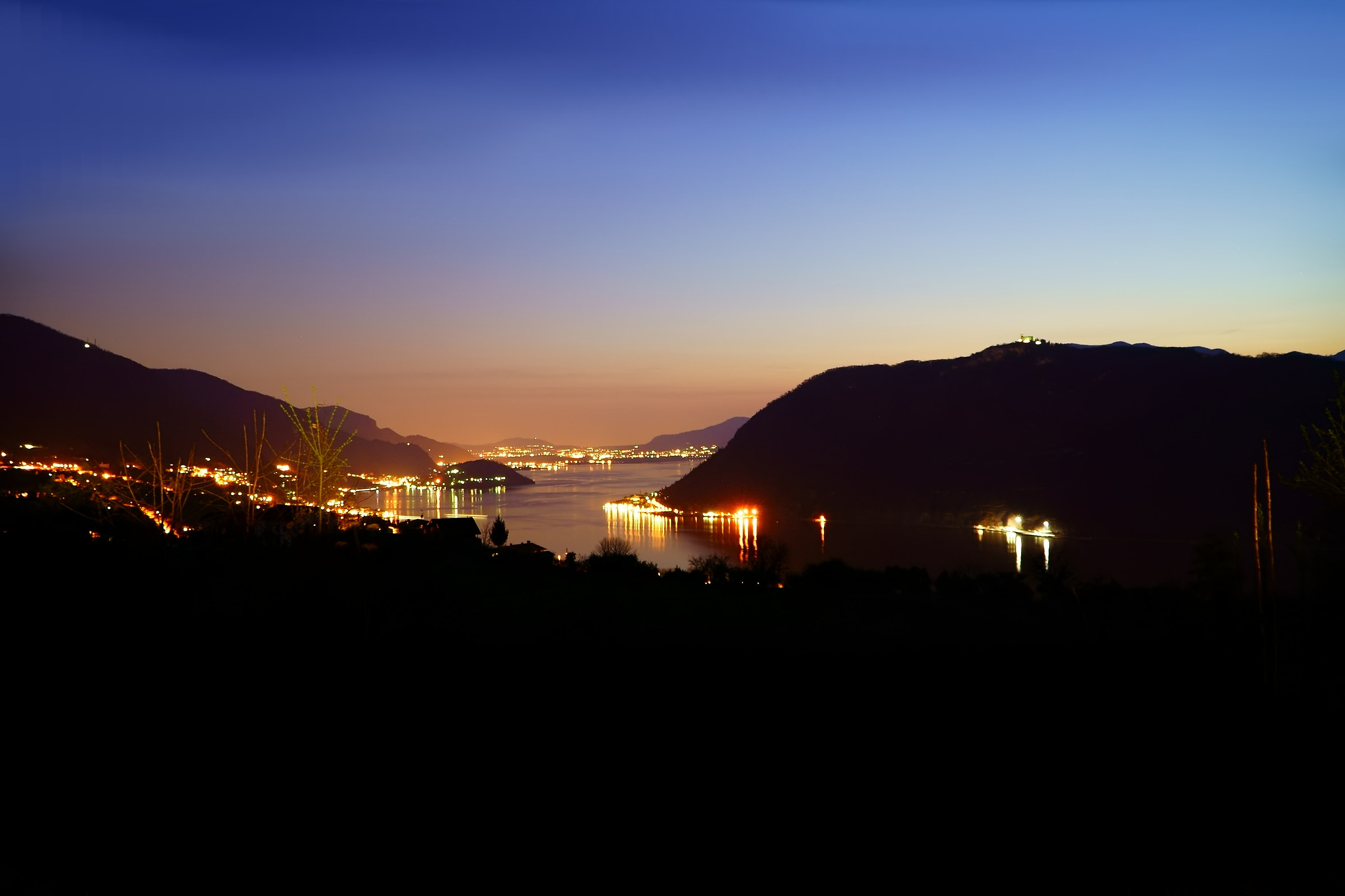 il lago di Iseo al crepuscolo