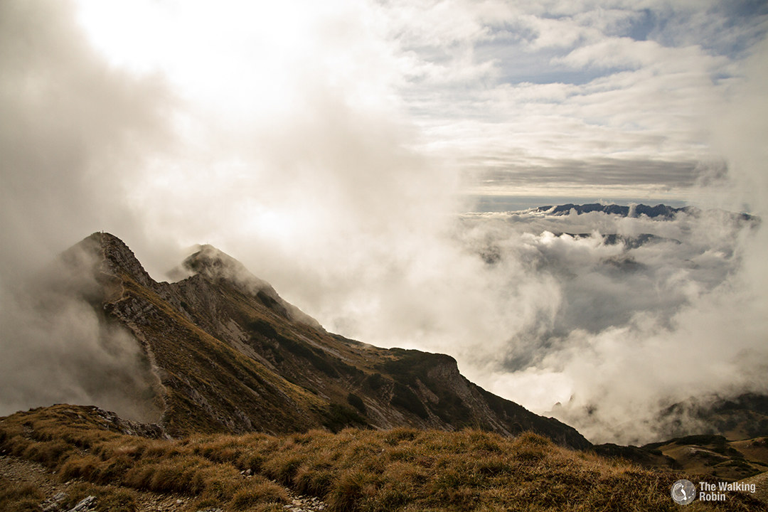 La via delle Creste e il Baldo tra le nuvole