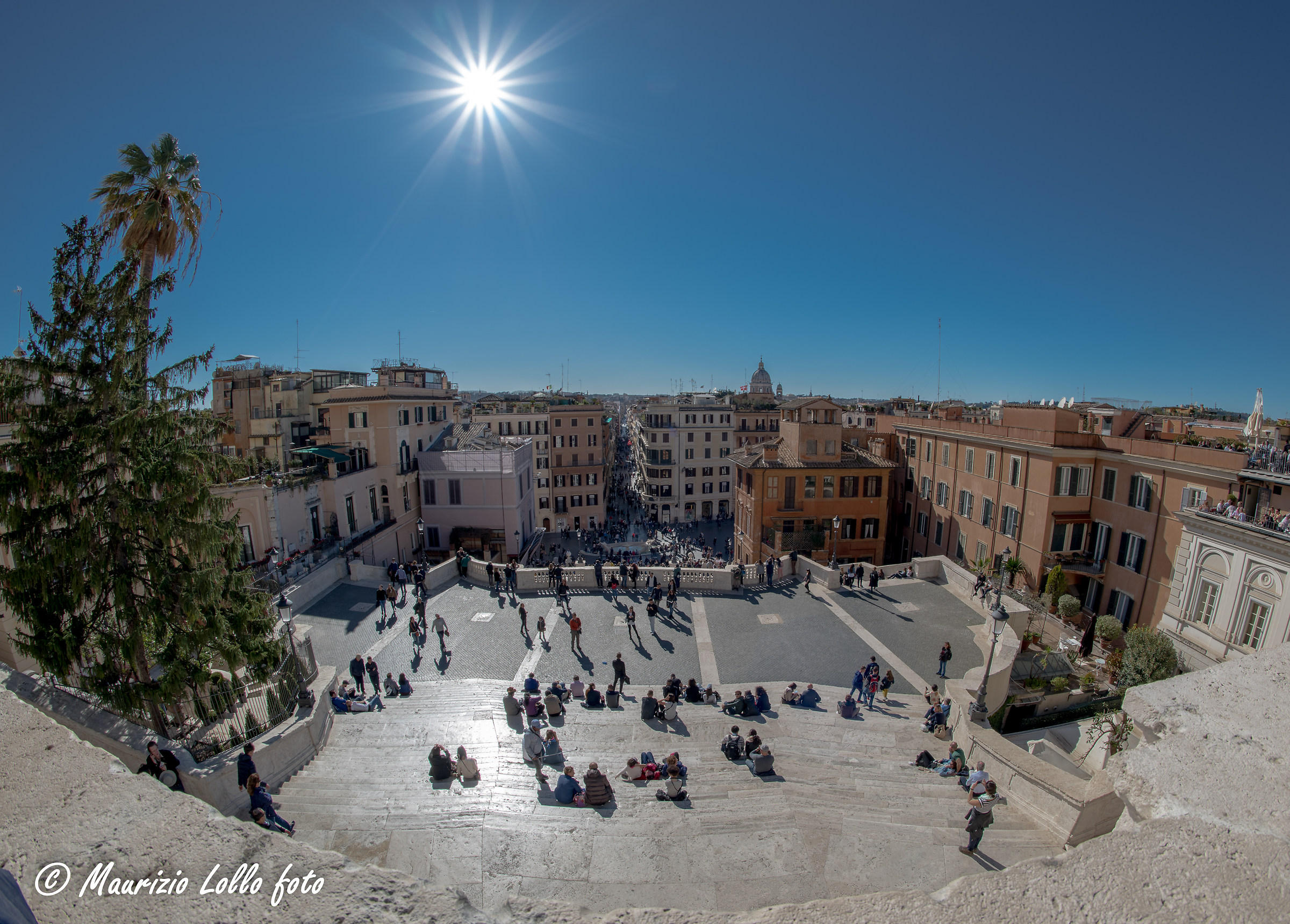 Il sole batte su Trinità dei monti