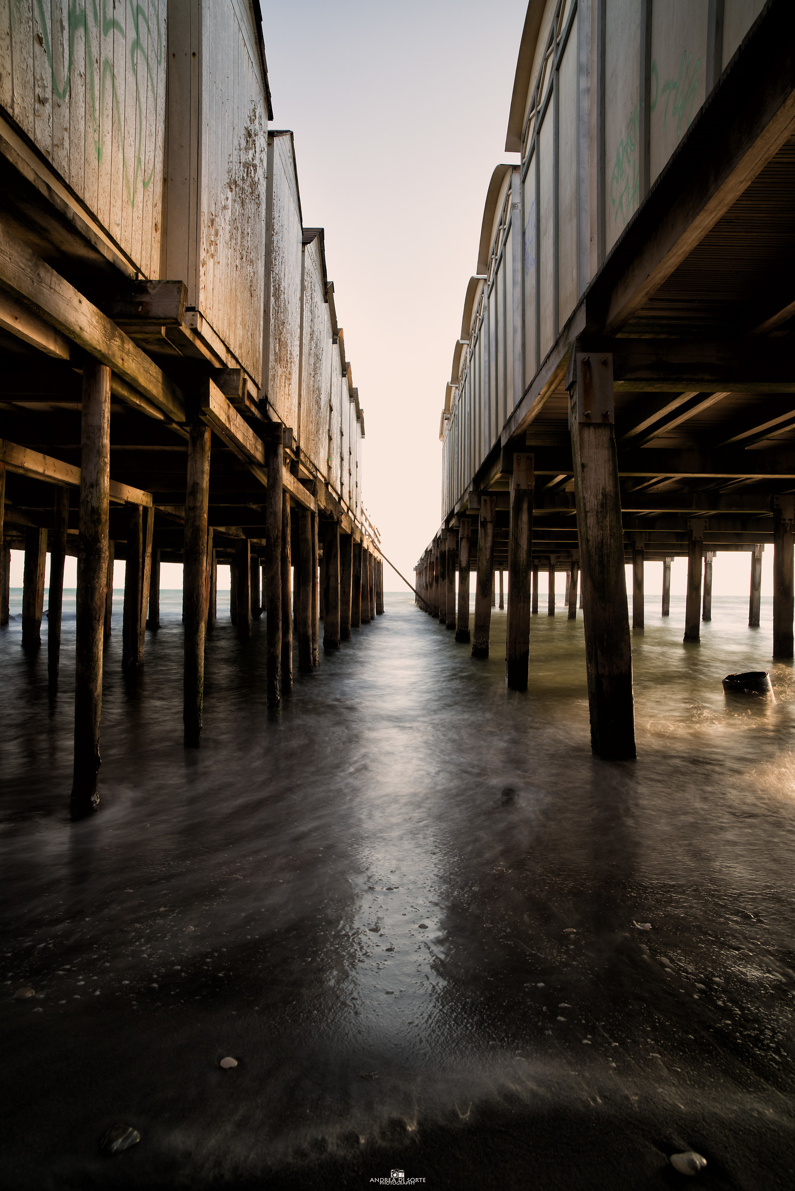 Tra gli stabilimenti di Ostia