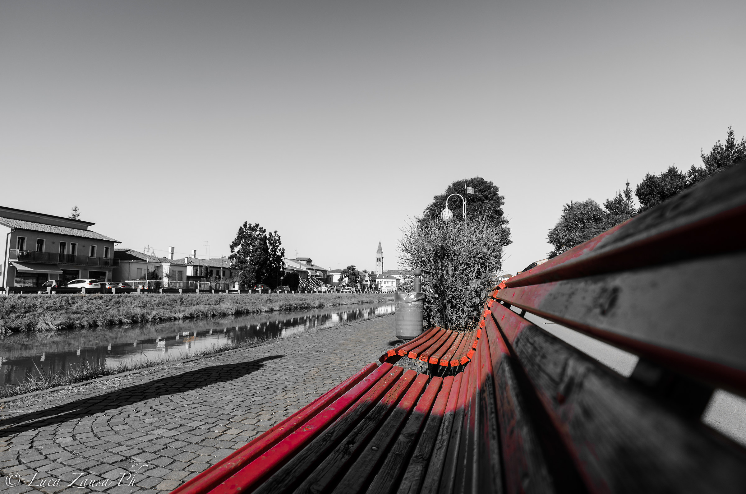 Bench ... red passion