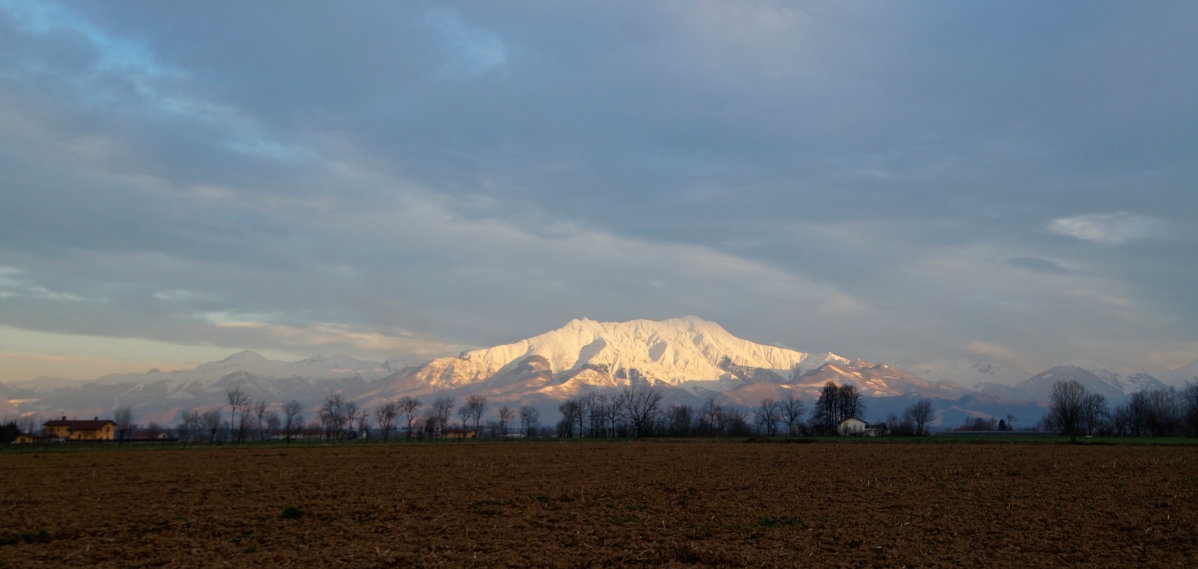 The last light caresses the Bisalta
