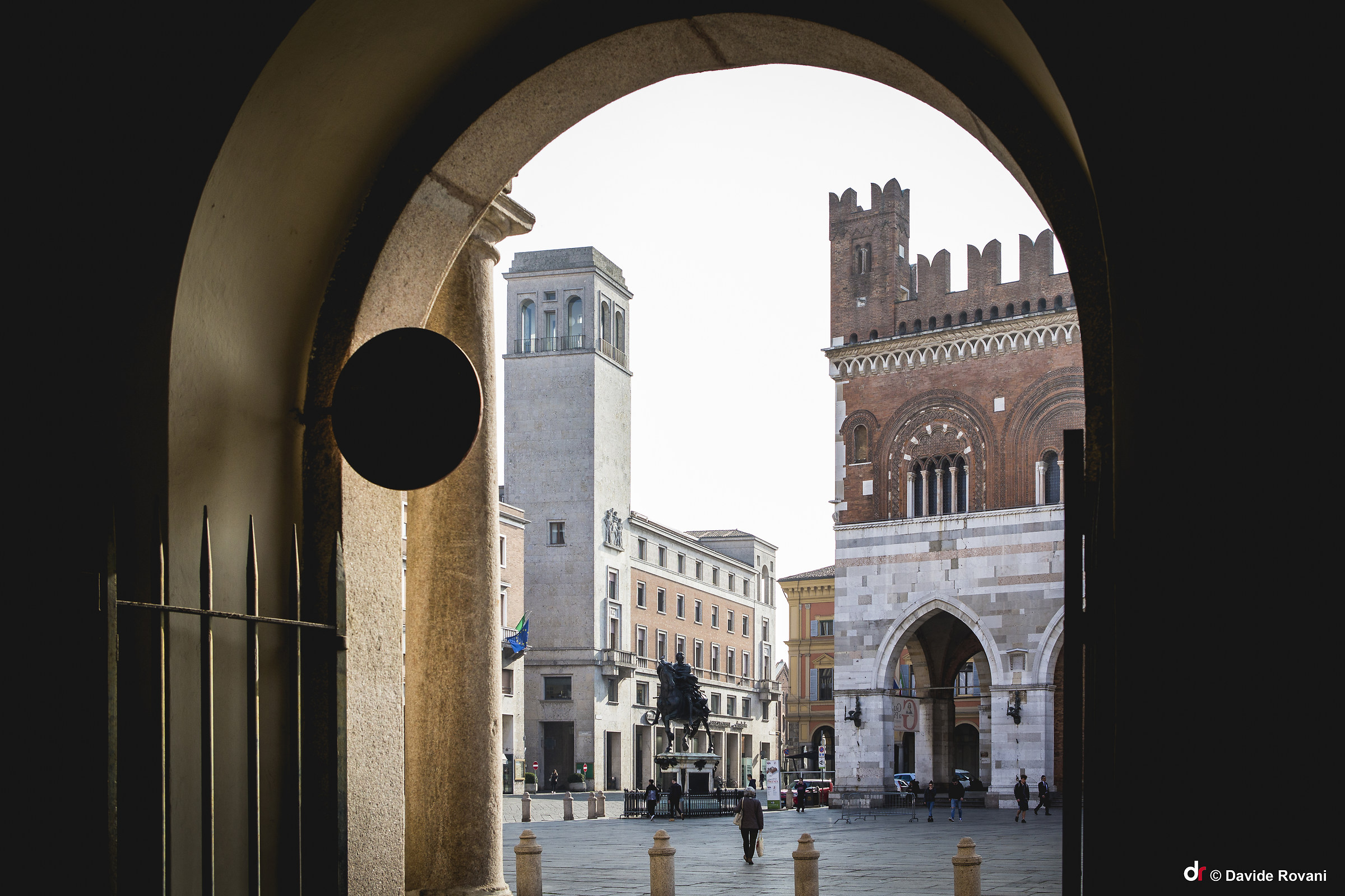 Piazza Cavalli 02