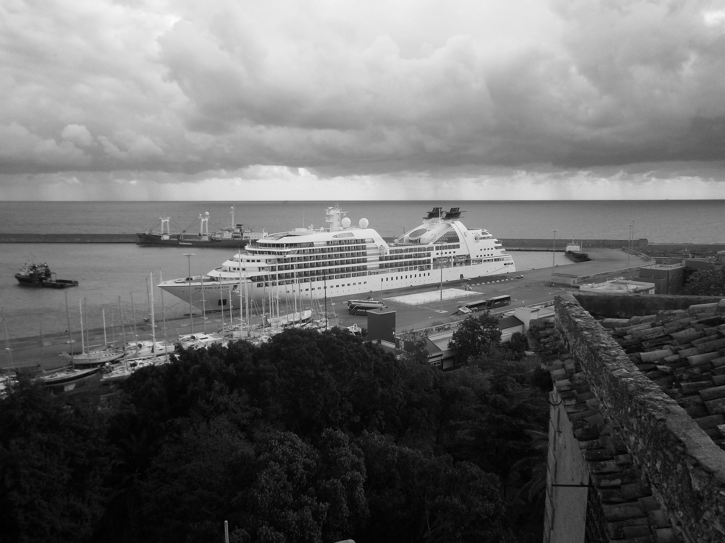 2016. IT. Crotone. Seabourn Sojourn from Malta.