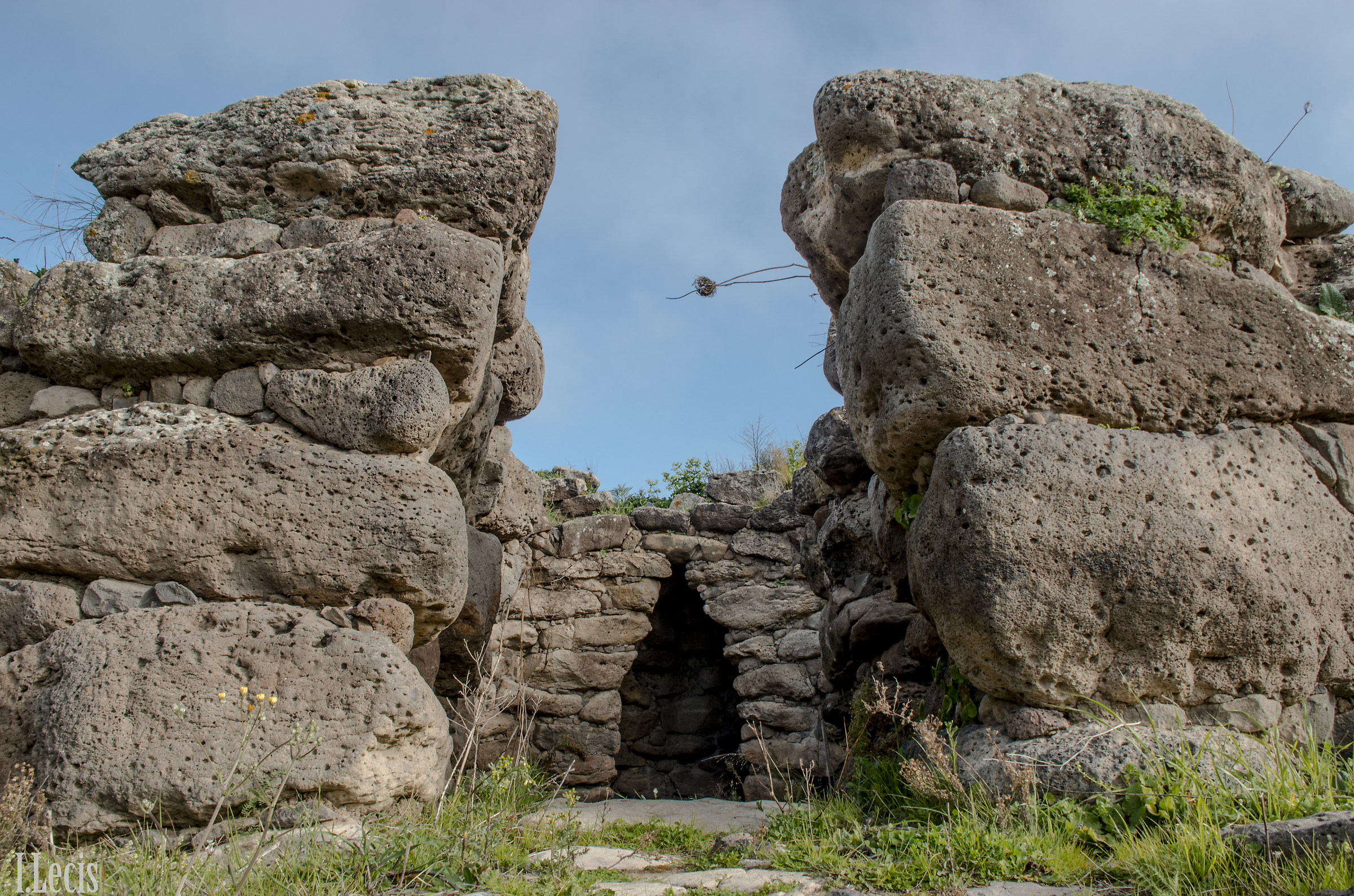 Nuraghe "sa dommu beccia" Uras