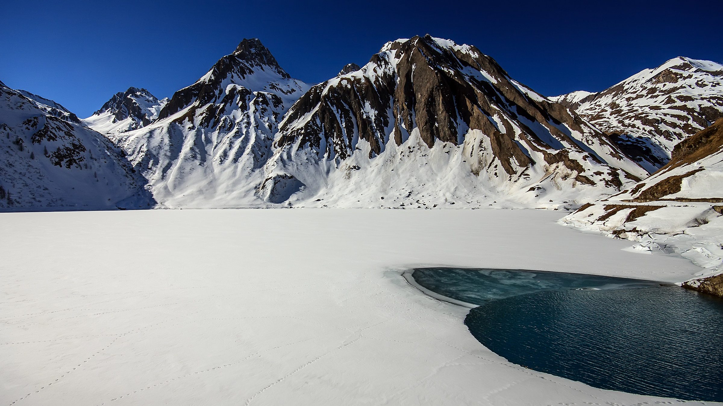 Mornasco of frozen lake, Upper Pomatt