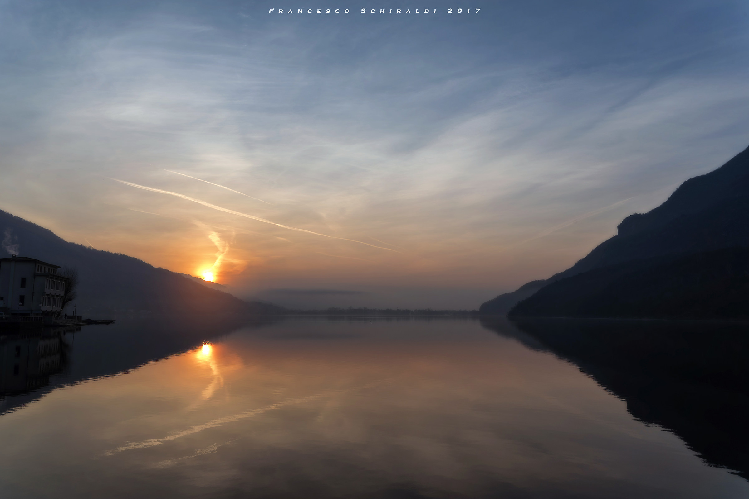 Lago di Mergozzo alle prime luci dell'alba