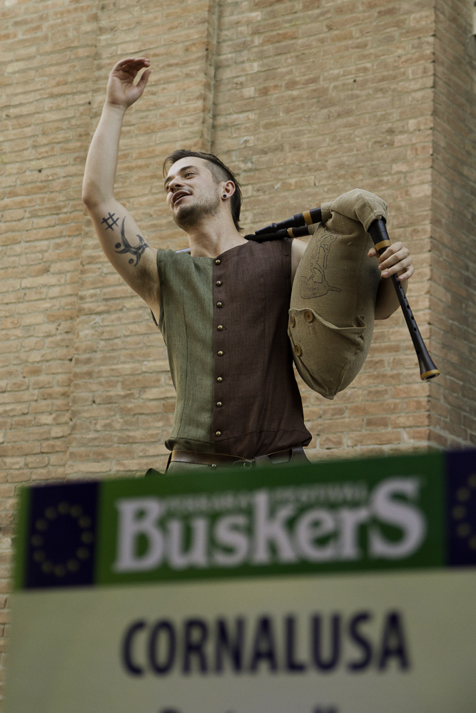 Buskers