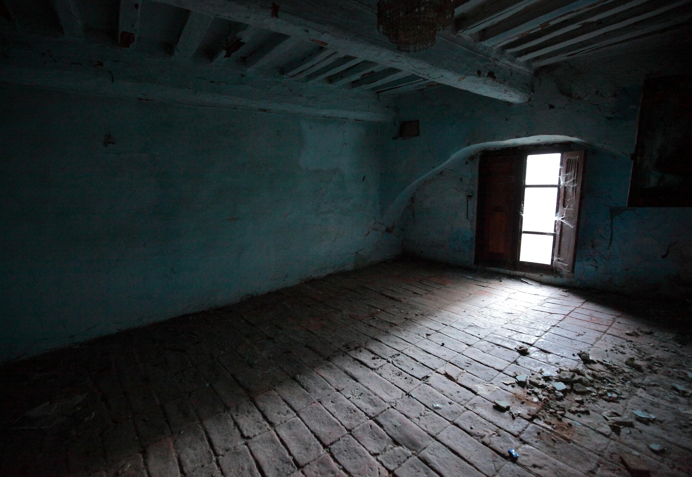 La stanza azzurra abbandonata