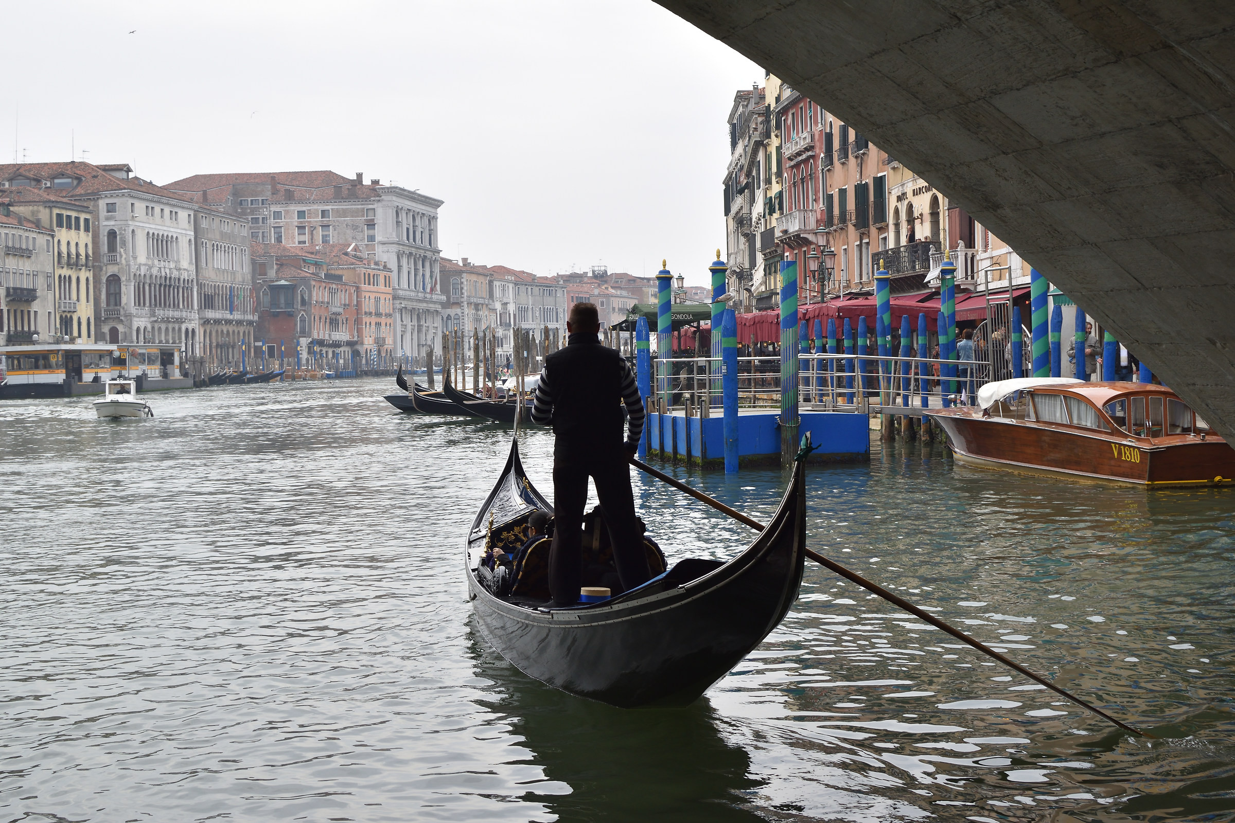 Gondolier under the bridge - Grand Canal