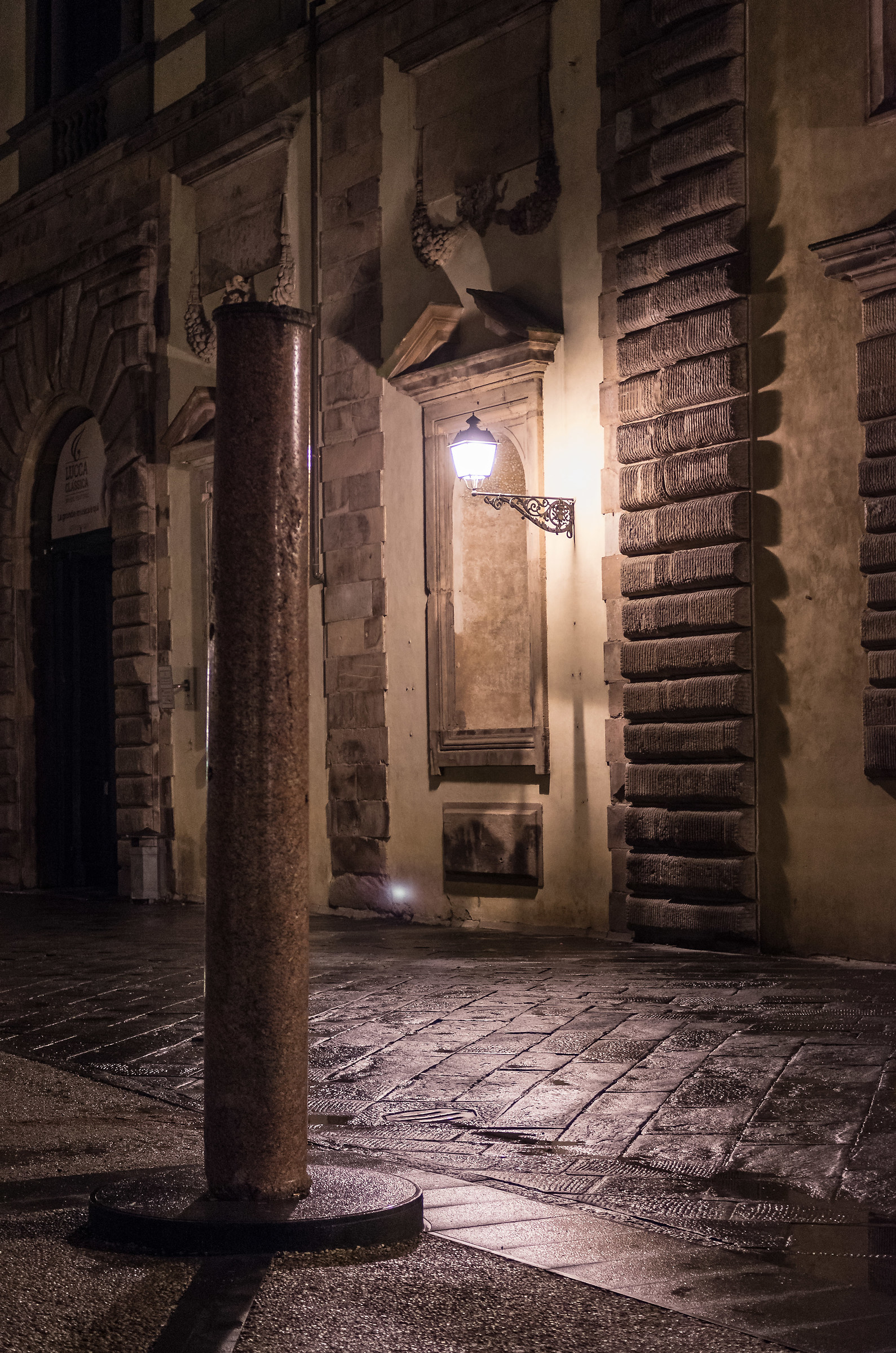 Piazza Napoleone - Particolare