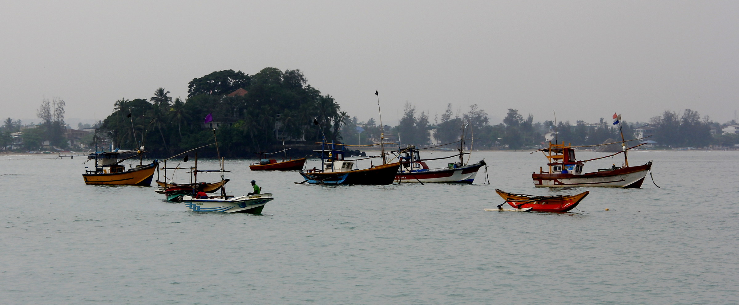 Barche multicolori a Mirissa
