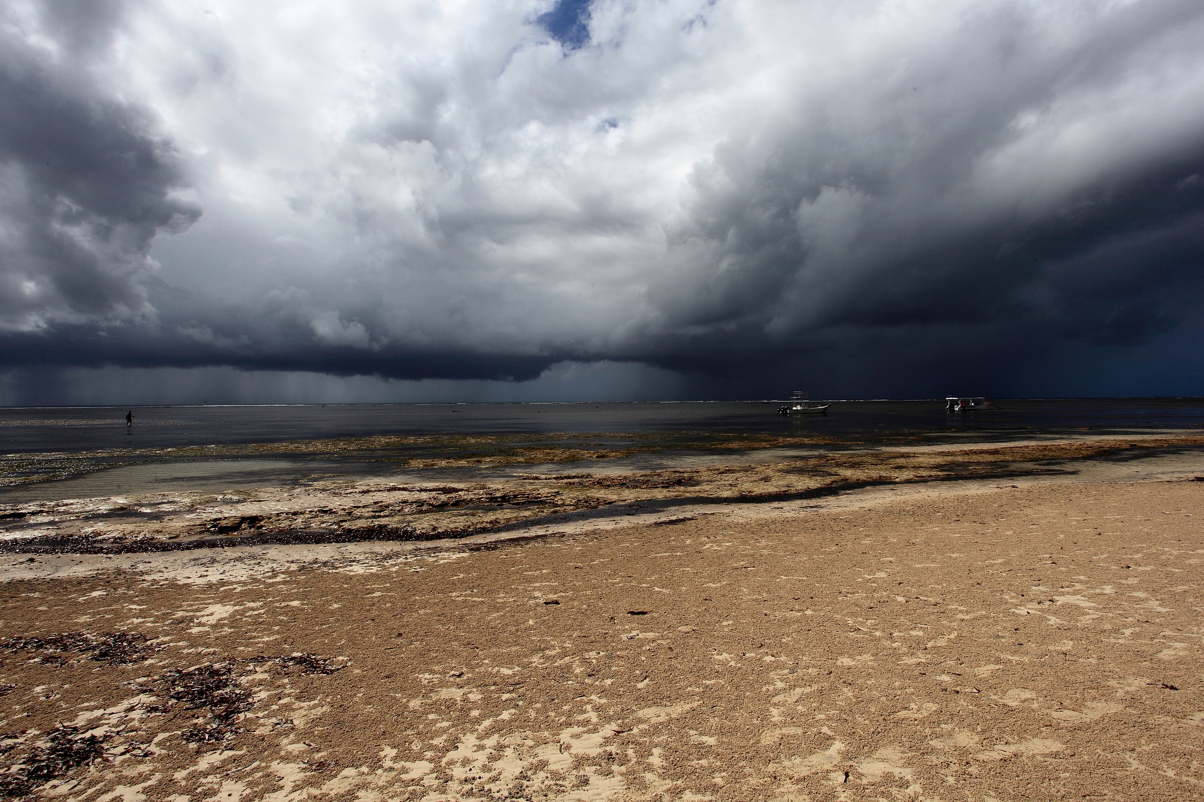 temporale,  spiaggia di Silversand