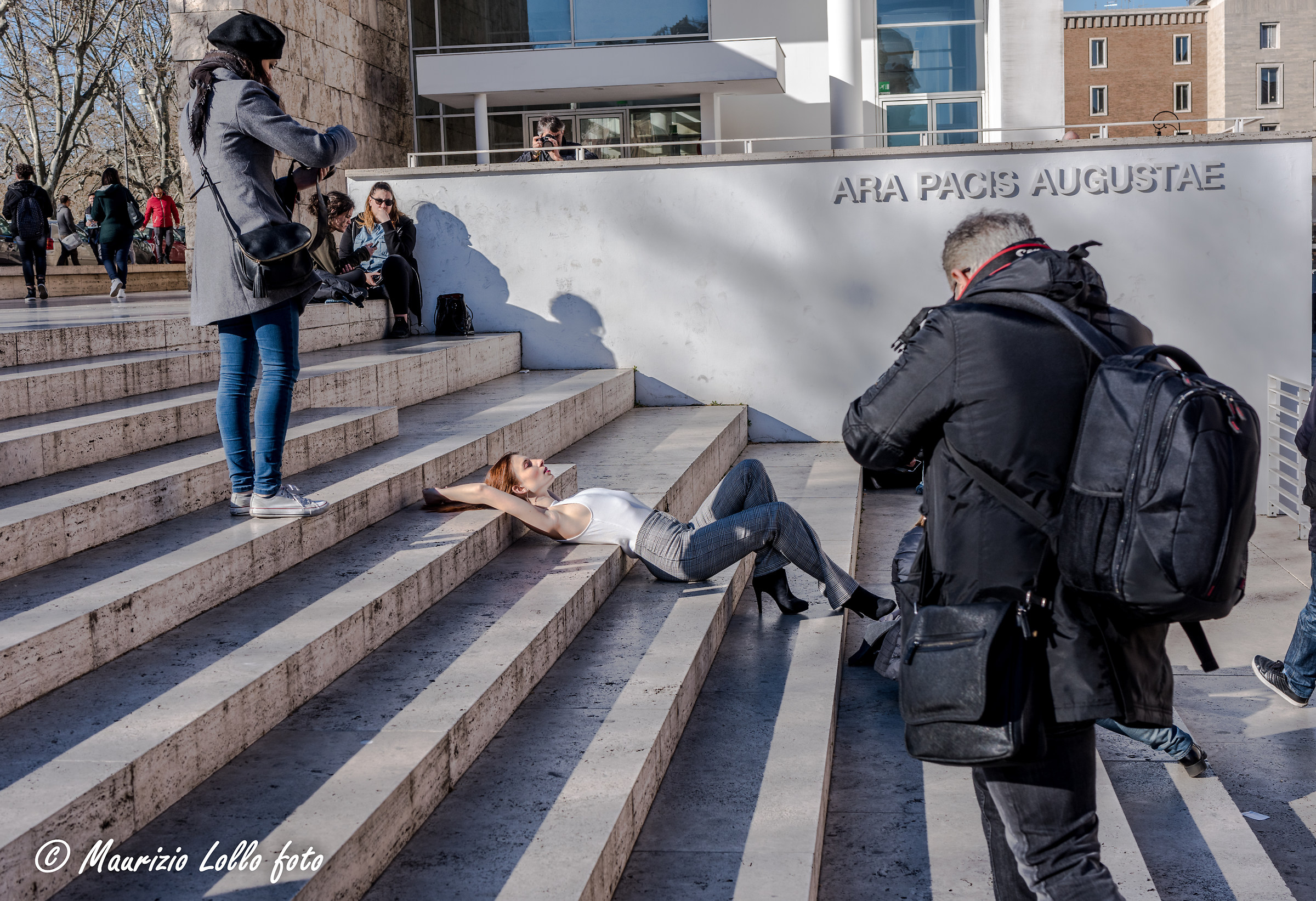 Cecchini in agguato! assalto alla modella!