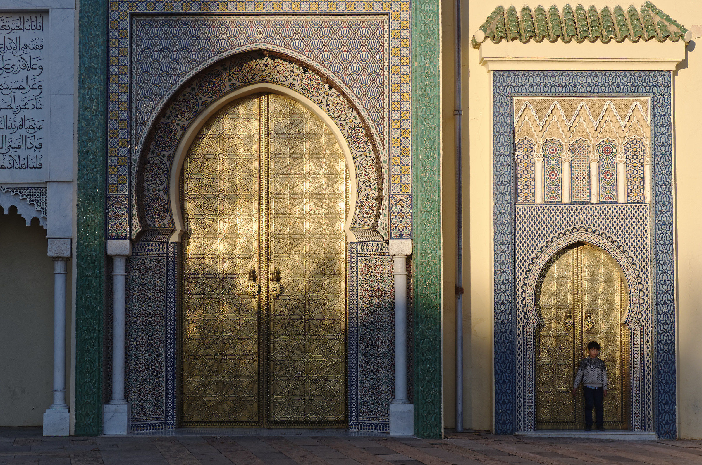 the little guardian of the big door