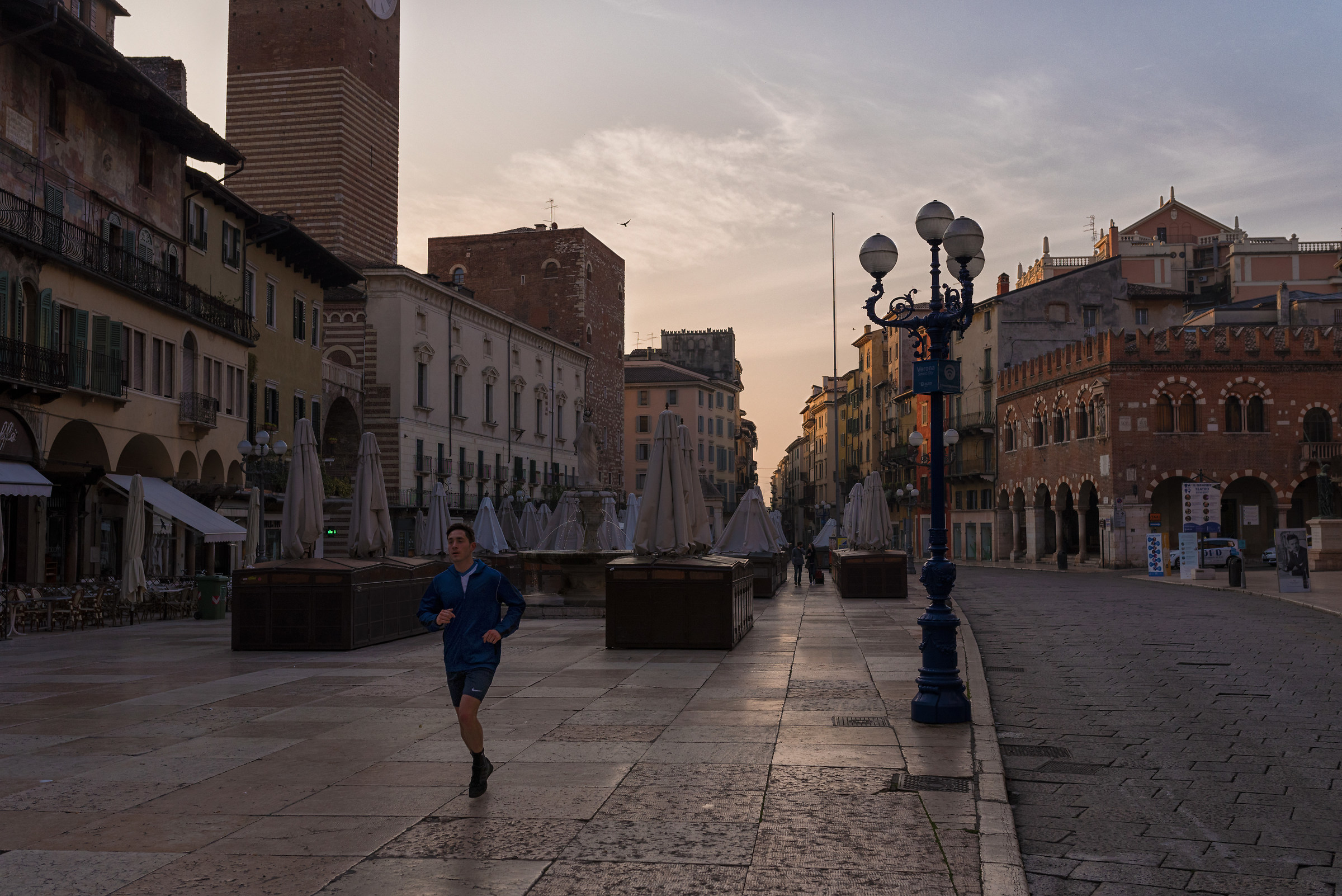 Alba in Piazza delle Erbe_Verona