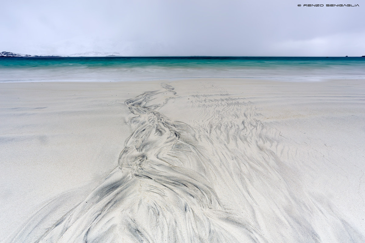 Grafich Arts a Ramberg beach