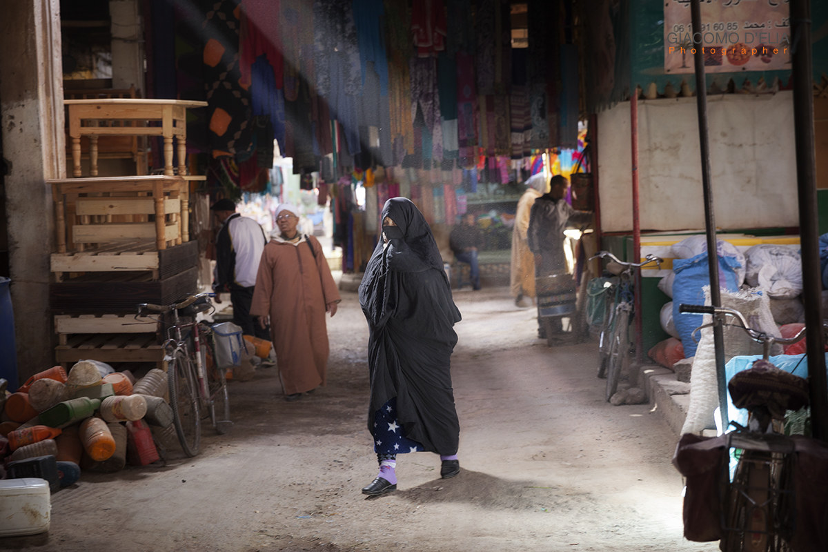 Souk Rissani - woman at market