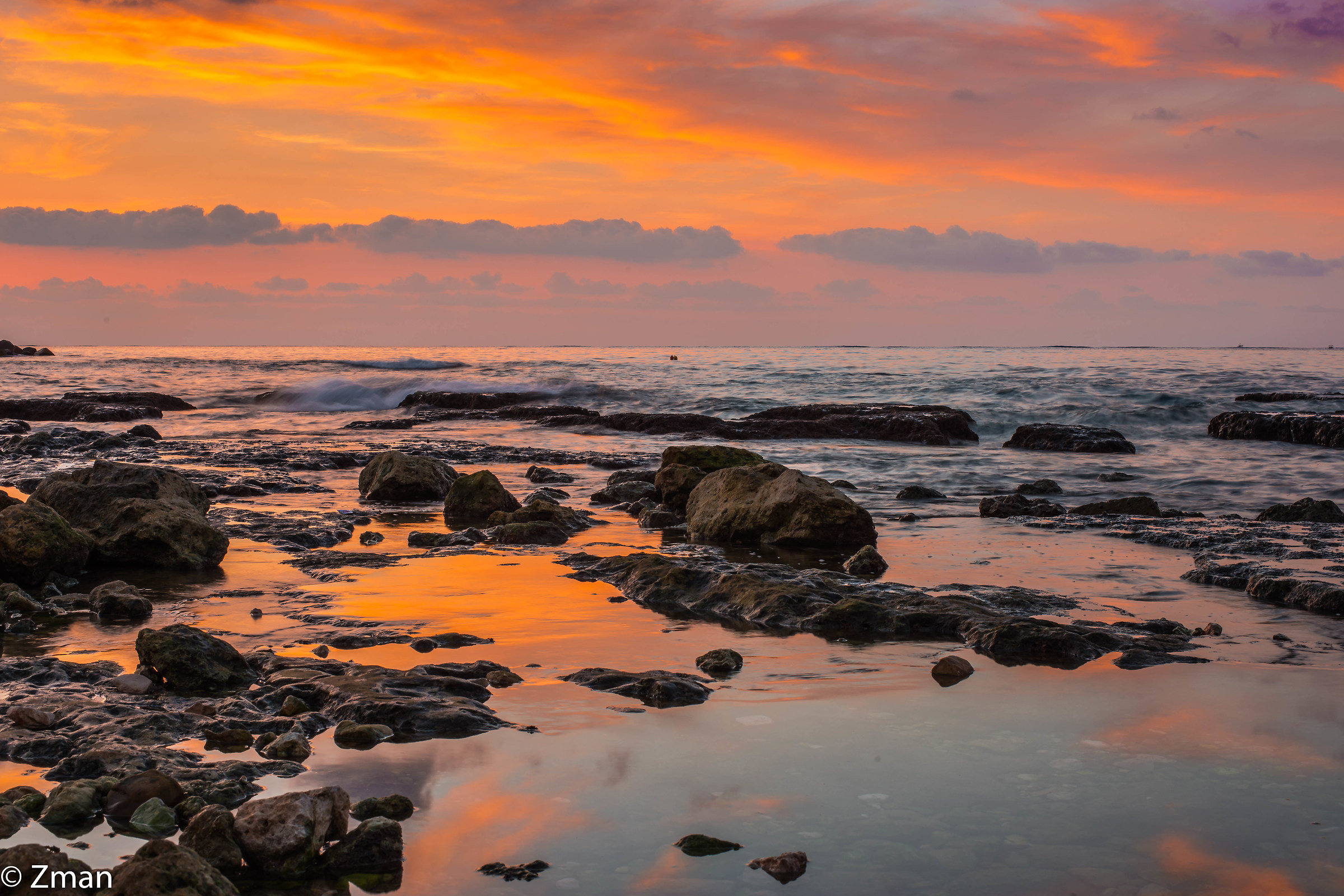 Rocky Beach Al Manarah al tramonto