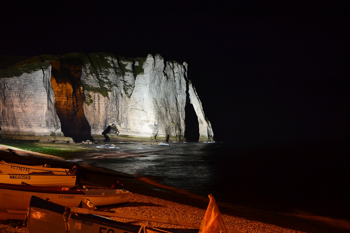 1) Etretat in notturna