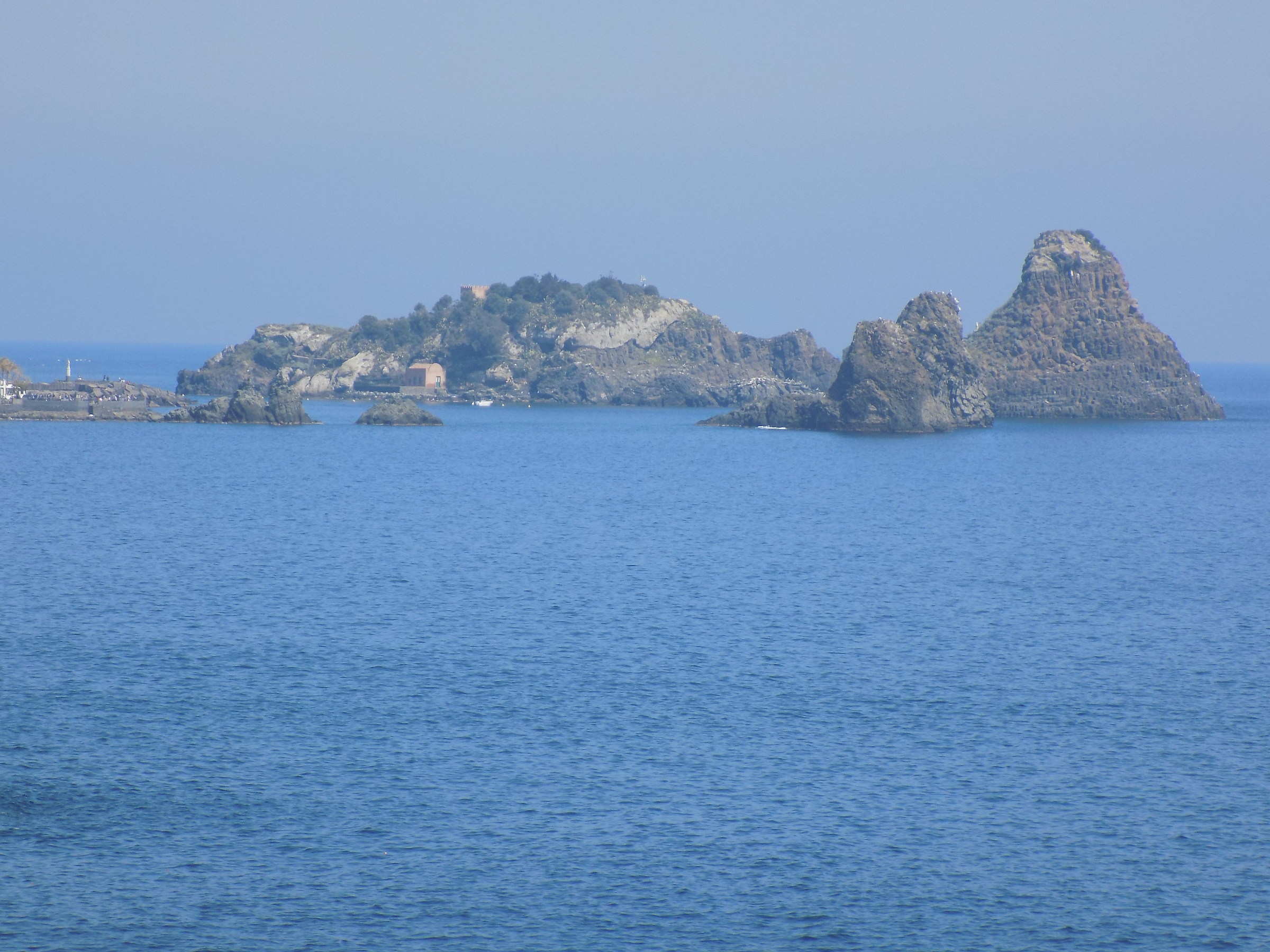 I Faraglioni con l'Isola Lachea - Acitrezza (ct)