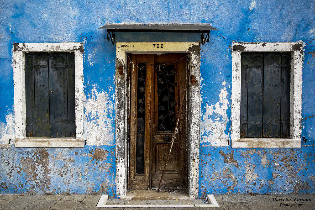 facades tatty in burano