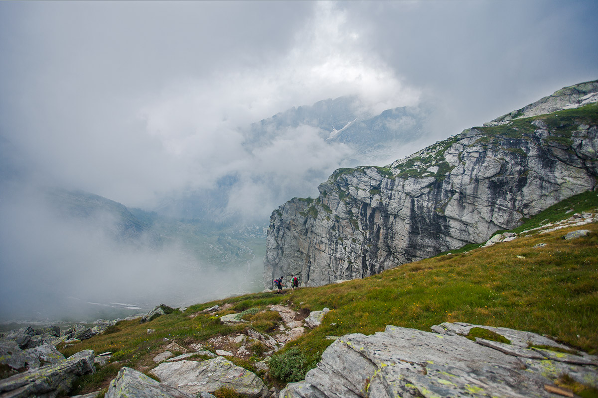 discesa nella nebbia