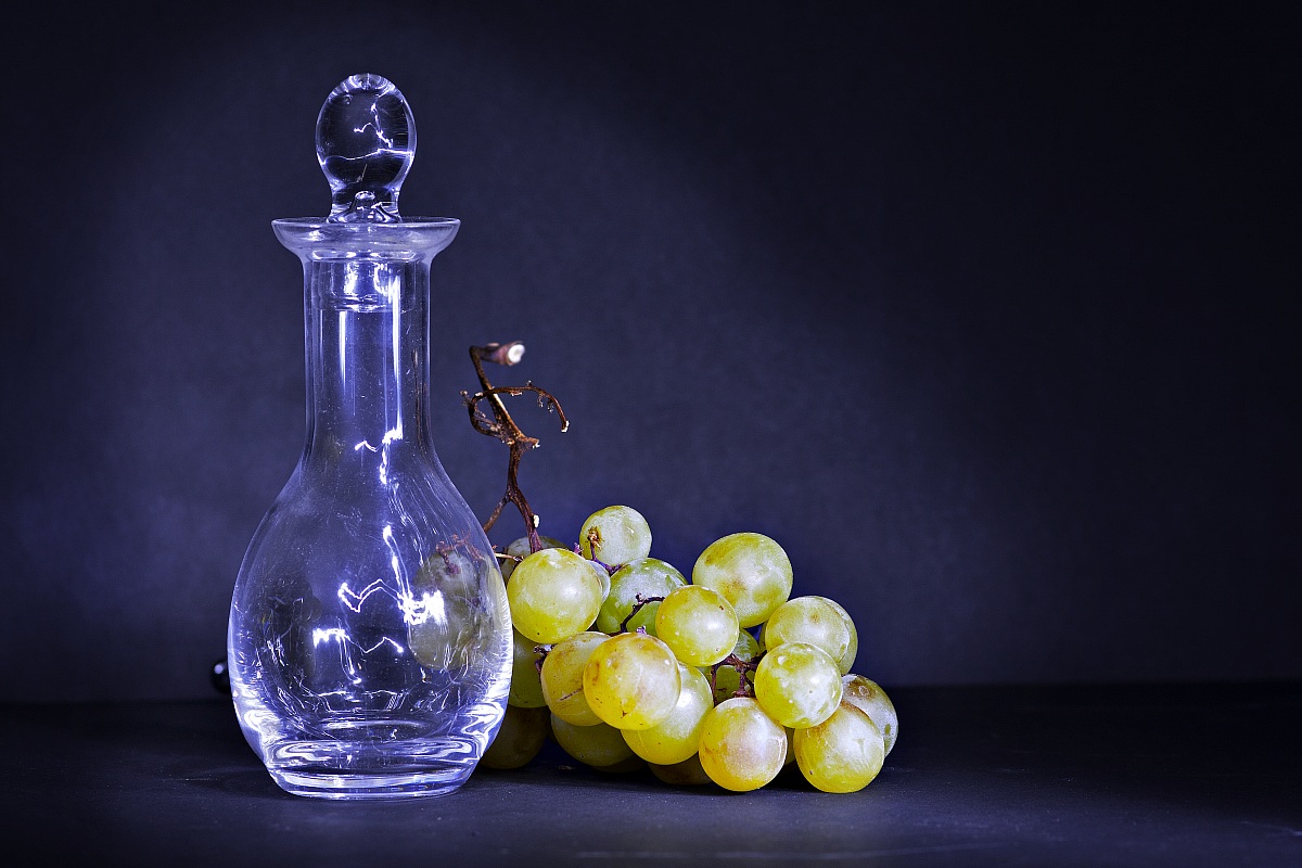 ampoule and grapes