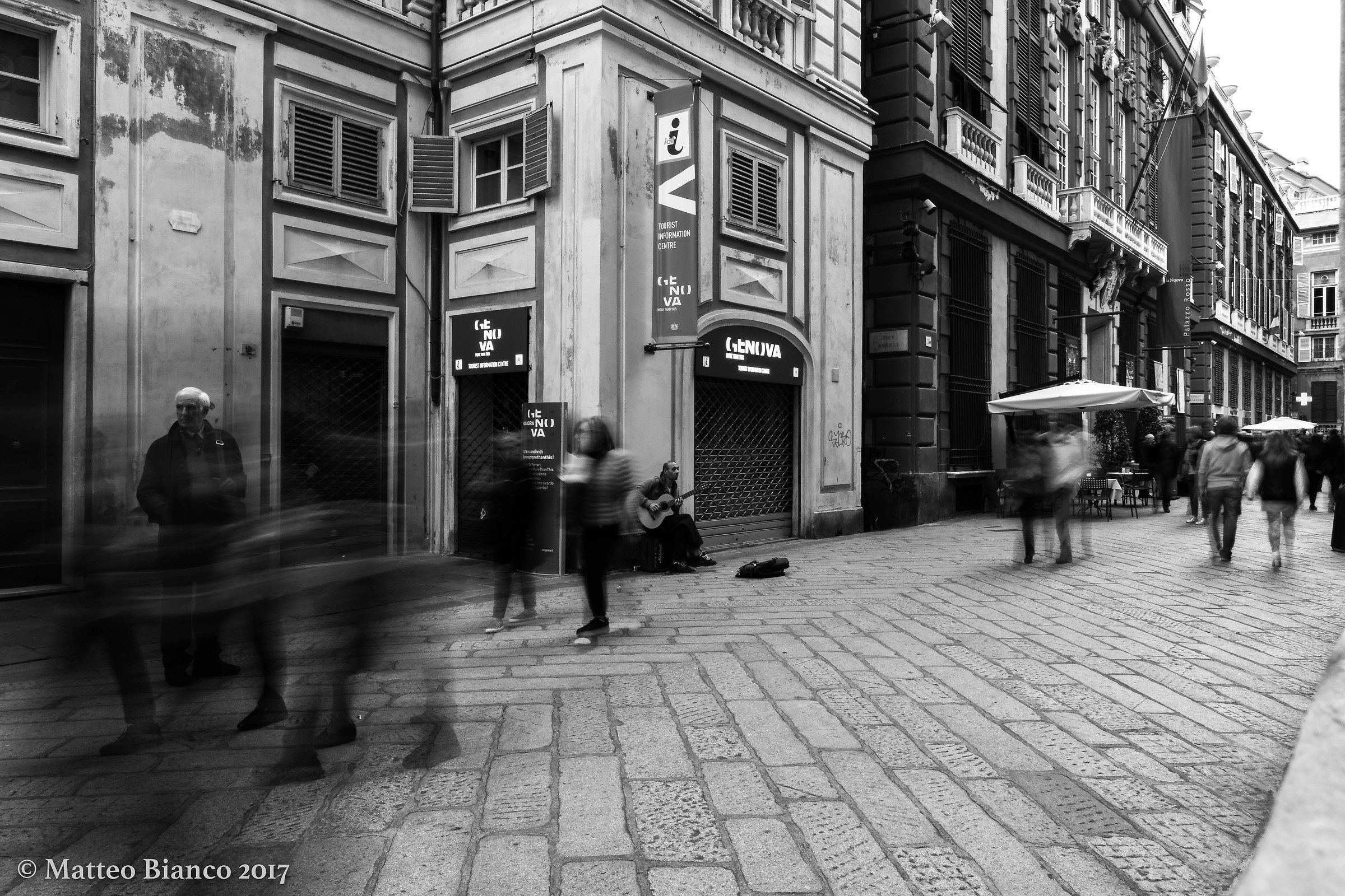 Guitar in Via Garibaldi