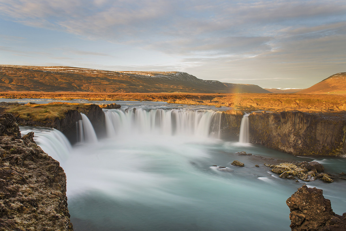 blooms rainbow of Godafoss