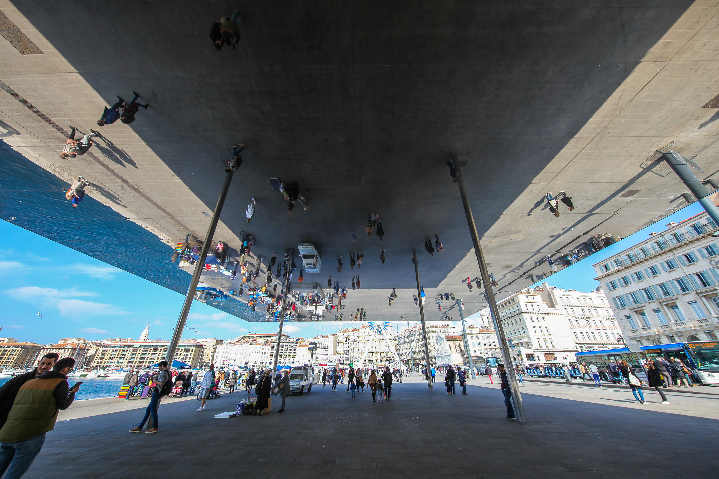 Law and reverse (Marseille)