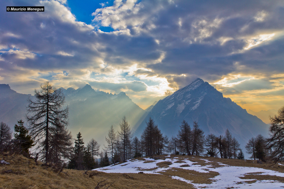 Il Re abbracciato dai raggi solari